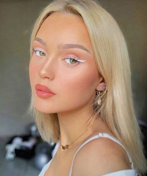 White Eye Makeup Looks, Makeup Looks Clean, White Eye Makeup, White Eyeliner Makeup, Maquillage On Fleek, Eye Makeup Looks, White Makeup, White Eyeliner, Smink Inspiration