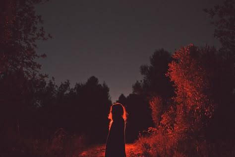 Phoebe Bridgers, Cinematic Photography, Red Aesthetic, Pics Art, Nara, Photography Inspo, Aesthetic Photo, Aesthetic Photography, Cinematography