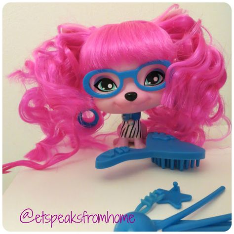 I Love VIP Pets http://www.etspeaksfromhome.co.uk/2013/08/i-love-vip-pets-lady-gigi-hair-style.html Ideal Giggles Doll, Pet Doctor Barbie, Pets Alive Toys, Gigi Hair, Barbie Puppy Adventure, Kidz N Cats Dolls, Poppy Pins, Unicorn Magic, Christmas Tops