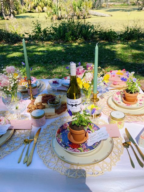 Bridesmaid Proposal Picnic #aesthetic #picnic #bridesmaid #wedding #flowers #bloom #teapartyideas Picnic Basket Bridesmaid Proposal, Garden Party Bridesmaid Proposal, Flower Picnic Aesthetic, Picnic Bridesmaid Proposal, Garden Bridesmaid Proposal, Colorful Bridesmaid Proposal, Bridesmaid Proposal Picnic, Bridesmaid Proposal Table, Bridesmaid Proposal Brunch