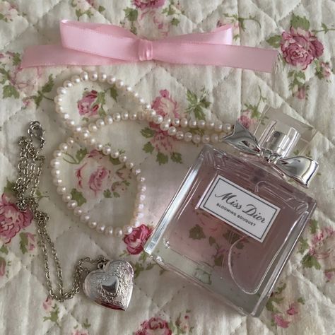 Conquette Girl, Miss Dior Aesthetic, Koleksi Parfum, Dior Girl, Miss Dior Blooming Bouquet, Regina George, Rose Pastel, Pink Girly Things, Foto Ideas Instagram