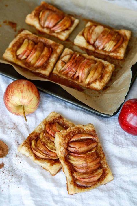 Autumn Puff Pastry Recipes, Apple Cinnamon Tart Recipe, Fall Apple Pastries, Rustic French Apple Tart Recipe, Apple Pie Tarts Recipe Easy, Apple Tart Filling Recipe, Apple Breakfast Pastry, Cinnamon Apple Tart, Puff Pastry Apple Tart Simple