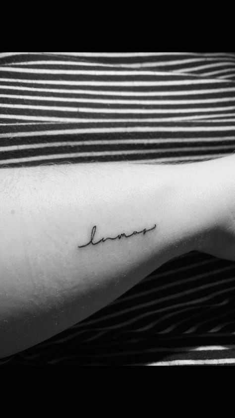 Lumos tattoo Harry Potter Harry Potter Script Tattoo, Harry Potter Tattoos Lumos, Lumos Tattoo Harry Potter, Harry Potter Lumos Tattoo, Harry Potter Aesthetic Tattoo, Lumos Nox Tattoo, Minimal Harry Potter Tattoo, Harry Potter Tiny Tattoos, Harry Potter Small Tattoo