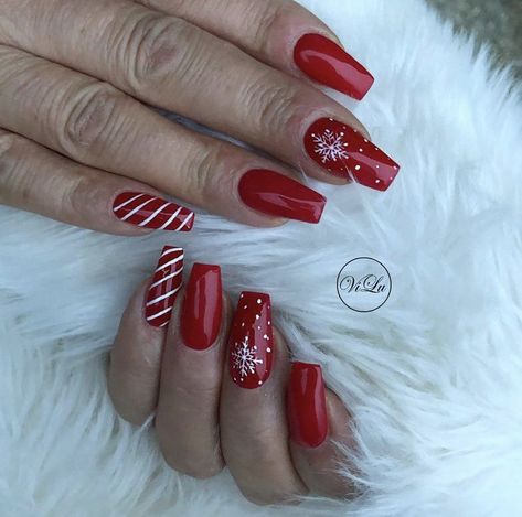 #ChristmasNails #NailArt #HolidayNailDesigns #FestiveNails #NailInspiration #DIYNailArt #NailTutorial #ChristmasManicure #MerryAndBright #NailGoals Nail Cristhmas Design, Nails Cristhmas 2022, Nail Cristhmas, Cristhmas Nails, Xmas Nails Red, Christmas Nail Designs Acrylic, Winter Nail Art Designs, Christmas Nail Art Ideas, Sunflower Nails