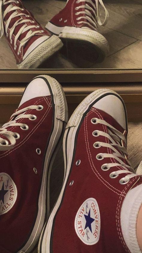 Alex Core, Mode Converse, Marauders Dr, Converse Aesthetic, Gymnastics Shoes, Grunge Music, Red Converse, Foto Casual, Shoe Inspo