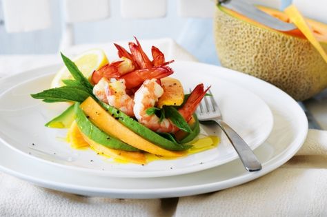 The classic prawn cocktail makes an elegant comeback in this striking, fresh salad recipe. Avocado Starter, Prawn And Avocado Salad, Prawn Salad, Starter Recipes, Avocado Salad Recipes, Fresh Salad Recipes, Appetizer Dishes, Food Mood, Fine Dining Recipes