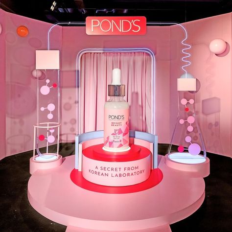 Skincare Activation Ideas, Event Product Display, Beauty Exhibition Booth Design, Skincare Booth Design, Skincare Pop Up Store, Cosmetic Booth Design, Beauty Booth Design, Event Booth Design Exhibitions, Beauty Activation