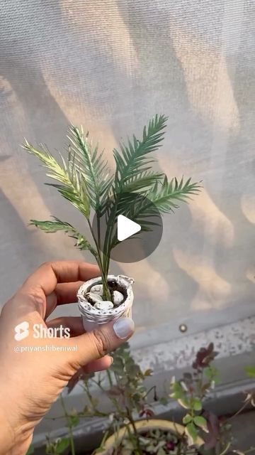 Miniature Plant Tutorial, Miniature Flower Pots Diy, Miniature Plants Diy How To Make, Diy Artificial Plants, Miniature Plants Diy, Miniature Booknook, Diy Fake Plants, Mini Plants Diy, Paper Plants Diy