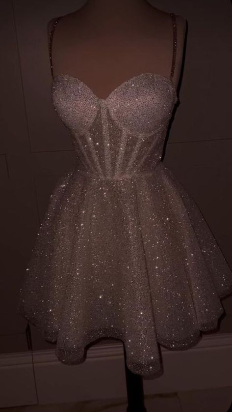 Fancy Dress Short, Sweet 16 Outfits, 18th Birthday Outfit, Dama Dresses, Birthday Inspo, Theme Dress, Modern Disney, Mia 3, Prom Dress Inspiration