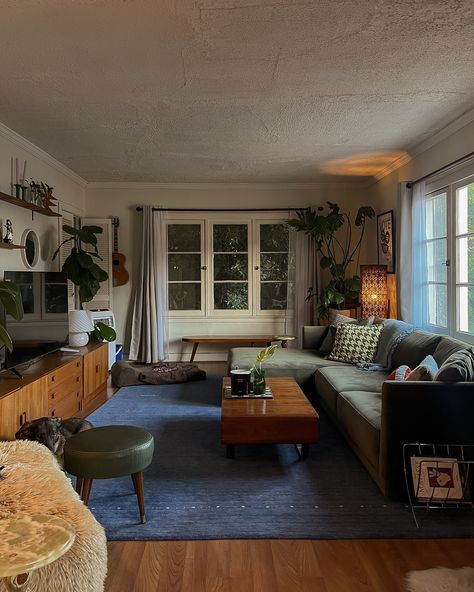 Feels goooood to be home 💫🌅🤎🛋️🪴🧸 Old Living Room Aesthetic, Aesthetic Trailer Home, Warm Up Grey Living Room, Dark Cozy Home, Cozy Couch Aesthetic, Cozy Vintage Apartment, Apartment Mood Board, Have A Fun Trip, Neutral Apartment Decor