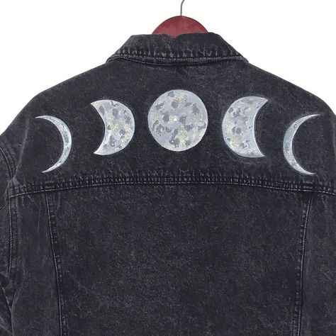 Diy Jean Jacket Ideas Paint, Hand Painted Patches, Moon Jacket, Patch Jacket, Black Jean Jacket, Painted Jeans, Black Moon, Jeans Diy, Patches Jacket