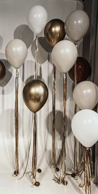 30th Bday Balloons, Silver And Gold Party Decor, Art Deco Birthday Party, Bday Party Color Schemes, Elegant Birthday Themes For Women, Golden Birthday Dinner Party, Beige Party Aesthetic, Gold And Silver Theme Party, Bronze Party Decor