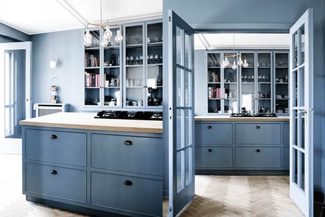 10 Amazing Blue Kitchen Cabinets Ideas - Your Dream Kitchen | Cleveland Cabinets Blue Kitchen Paint, Blue Cupboards, Blue Kitchen Designs, Blue Kitchen Island, Turquoise Kitchen, Laminate Cabinets, Blue Kitchen Cabinets, Charming Kitchen, Rustic Modern Kitchen