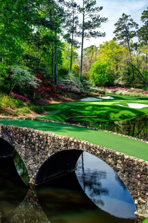 Golf Courses Photography, Amen Corner Augusta, Masters Wallpapers Golf, Best Golf Courses America, Beautiful Golf Courses Pictures, Augusta National Golf Club Wallpaper, Golf Club Aesthetic, Golf Course Wallpaper, Golf Scenery