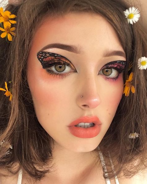 ✧ nina ✧ on Instagram: “Butterfly princess inspired by my lovely friend, @rob.tennent 🦋” Nina Demont, Beautiful Halloween Makeup, Makeup 2016, Brown Contact Lenses, Butterfly Face Paint, Butterfly Princess, Butterfly Eyes, Butterfly Makeup, Makeup Korean