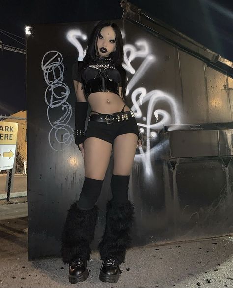 Grunge Rave Outfits, Goth Rave Outfits, Paznokcie Hello Kitty, Rave Fit, Techno Outfit, Festival Rave Outfit, Rave Fits, Goth Girl, Goth Outfits