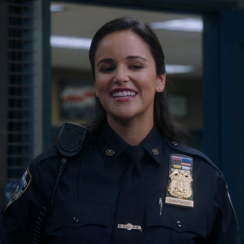 Amy Santiago Hair, Amy Santiago Aesthetic, Jake Peralta E Amy Santiago, Brooklyn 99 Jake And Amy, Melissa Fumero, Amy Santiago, Police Uniforms, Police Women, Book People