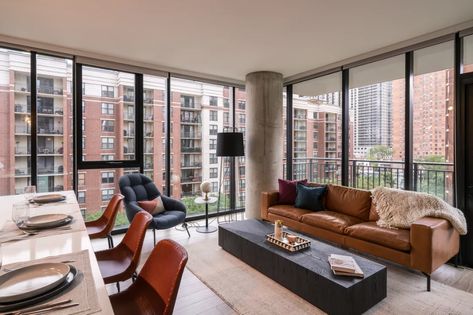 Inside Chicago’s new Aurélien apartments - Curbed Chicago Chicago Apartment Decor, City Apartment Decor, Home Office Layouts, Downtown Living, Chicago Interior Design, Chicago Apartment, Urban Apartment, Chicago Design, Condo Kitchen