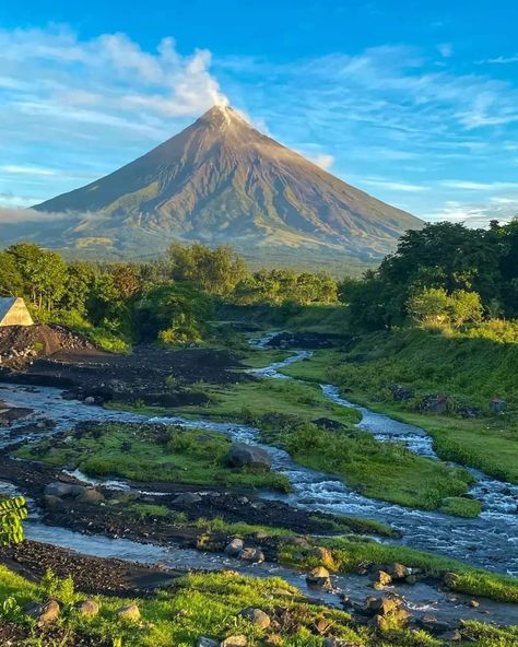 Mayon Volcano Aesthetic, Mayon Volcano, Tourist Guide, Philippines Travel, Nature Aesthetic, Volcano, Philippines, Photography, Travel