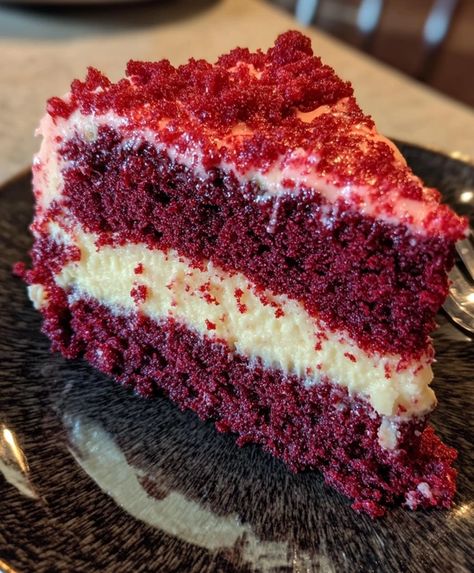 red velvet cake Red Velvet Cake With Cream Cheese Inside, Red Velvet Cake With Filling, Red Velvet Bday Cake, Twilight Cake Ideas, Red Velvet Cake Decoration Ideas, Red Velvet Cake Ideas, Red Velvet Cake Aesthetic, Red Velvet Cake Recipe From Scratch, Red Velvet Marble Cake