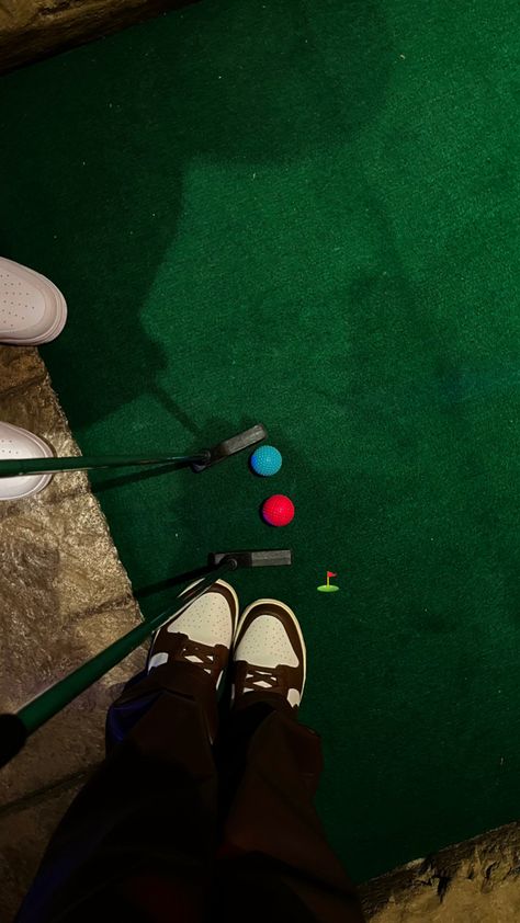 Mini Golf Date Aesthetic, Golf Date Aesthetic, Mini Golf Pictures, Top Golf Date, Golfing Aesthetic, Mini Golf Date, Put Put Golf, Night Date Ideas, Golf Date