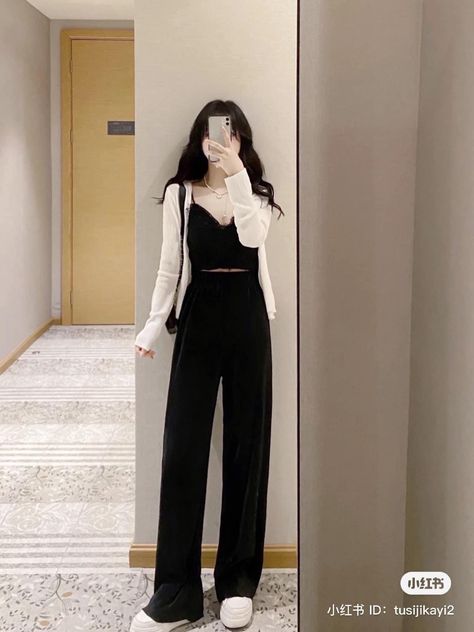 Korean Wide Pants Outfit, Korean Mom Outfit, Outfit Celana, Fashion Outfits Korean, Outfit Korean Style, Girls Dress Outfits, Retro Sun, Fashion Design Collection, Fashion Top Outfits