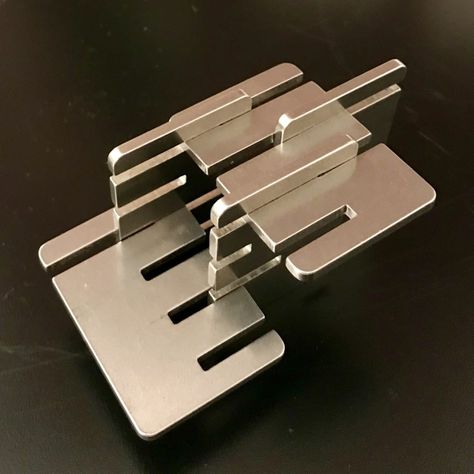 metal interlocking burr that requires 13 moves to solve Thesis Ideas, Mechanical Puzzles, Man Cave Building, Mind Benders, Metal Puzzles, Games Ideas, Metal Working Projects, Brain Games, Escape Game