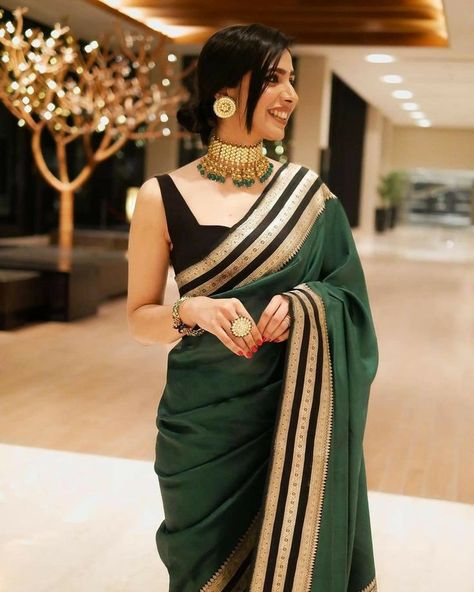 Green Banarasi Saree Styling, Green Saree Contrast Blouse, Saree Aesthetics, Sarees Ideas, Black Sarees, Dream Herbs, Saree Styling, Saree Drape, Outfit Indian