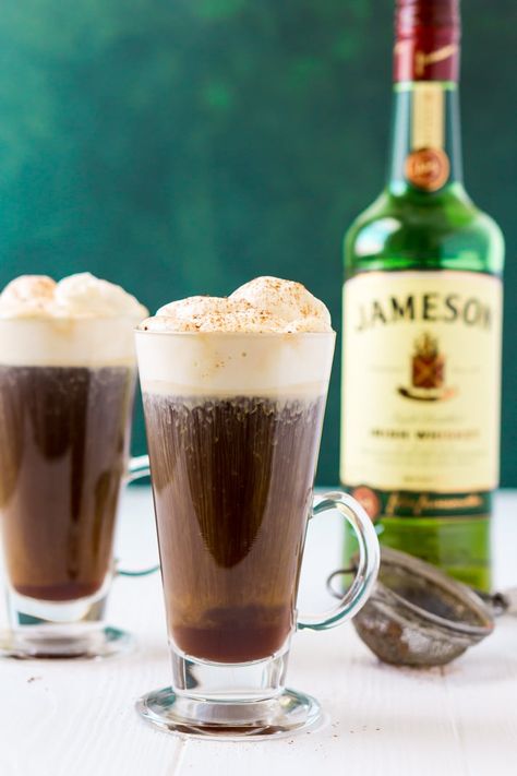 This Irish Coffee recipe is a traditional drink recipe made with coffee, whiskey, sugar, brown sugar, and whipped cream. A spiked coffee for weekends and dessert. Fruity Pebbles Treats, Irish Coffee Recipe, Best Iced Coffee, Banana Oatmeal Cookies, Percolator Coffee, Boozy Drinks, Ice Coffee Recipe, Coffee Recipe, Coffee Cocktails