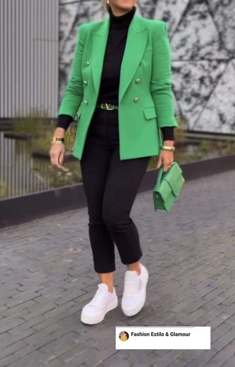 Green Blazer Women Outfit, Green Blazer Outfit, Blazer Verde, Green Stuff, Blazer Outfit, Green Blazer, Blazer Outfits, Blazers For Women, Work Outfit