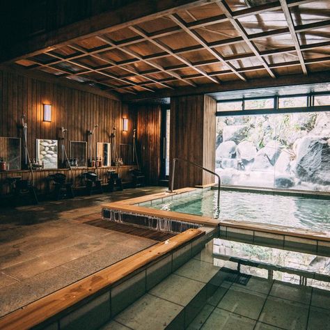 Nikko Ryokan - Don’t MISS These 6 Beautiful Japanese Traditional Inns Japanese Mansion Traditional, Japanese Mountain House, Japanese Mansion, Japanese Bath House, Japanese Spa, Traditional Japanese Home, Japanese Onsen, Japanese Bathroom, Japanese Hot Springs