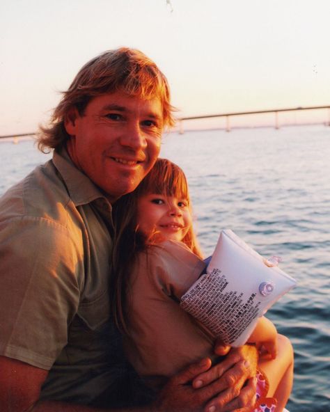 Bindi Irwin on Instagram: “Your legacy will live on forever. I love you for even longer. November 15, Steve Irwin Day.” Steve Irwin Day, Terri Irwin, Irwin Family, Robert Irwin, World Elephant Day, Throwback Photos, Crocodile Hunter, Bindi Irwin, Steve Irwin