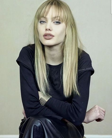 Angelina Jolie 90s, Girl Interrupted, Lara Croft, Angelina Jolie, Pretty Woman, Hair Inspo, Pretty People, Muse, Beautiful People