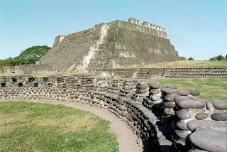 The Olmec constructed permanent city-temple complexes at San Lorenzo Tenochtitlán, La Venta, Tres Zapotes, and Laguna de los Cerros. In this region the first Mesoamerican civilization emerged and reigned from c. 3100–400 BCE. Olmec Civilization, Battle Of Marathon, Mound Builders, Treasure Gold, Sacred Science, Easter Island, San Lorenzo, Us History, Ancient Artifacts