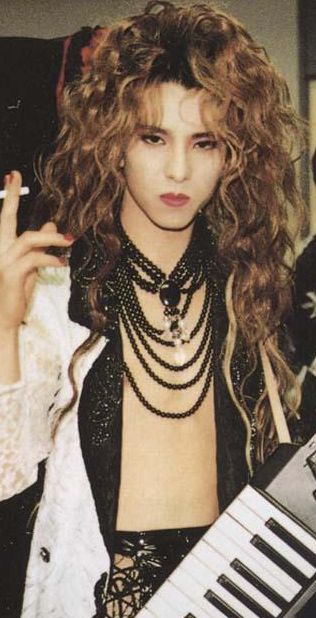 Even Yoshiki has a hard time making a keytar look cool Atsushi And Yoshiki, Yoshiki Atsushi, X Japan Yoshiki, Xjapan Yoshiki, Yoshiki X Japan, Yoshiki Hayashi, X Japan, Kei Visual, Kei Fashion