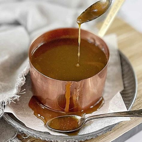 Toffee Sauce Golden Sauce, Toffee Sauce Recipe, Easy Toffee, Snickerdoodle Bars, Cakes And Pies, Salted Toffee, Sticky Date Pudding, Homemade Toffee, Ice Cream Sundaes