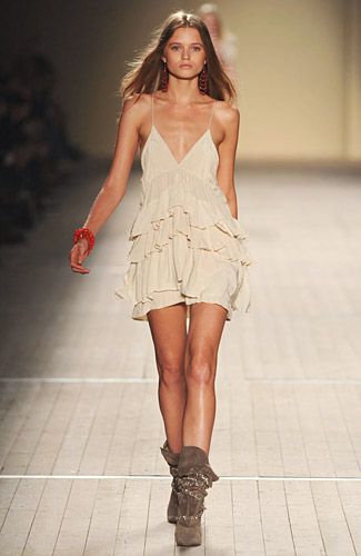 Lux Boho, Isabel Marant Style, Fest Outfits, Runway Outfits, Model Walks, Mode Boho, Stockholm Fashion, Mode Inspo, Runway Show