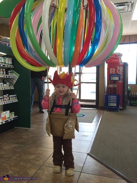 Brandi: This is my two year old daughter (Aria) wearing her hot air balloon costume! We found the idea for her costume one Pinterest. There were not any directions on how... Balloon Costume, Diy Hot Air Balloons, Kostuum Halloween, Cheap Halloween Costumes, Homemade Halloween Costumes, Cheap Halloween, Halloween Tags, Halloween Costume Contest, Homemade Halloween