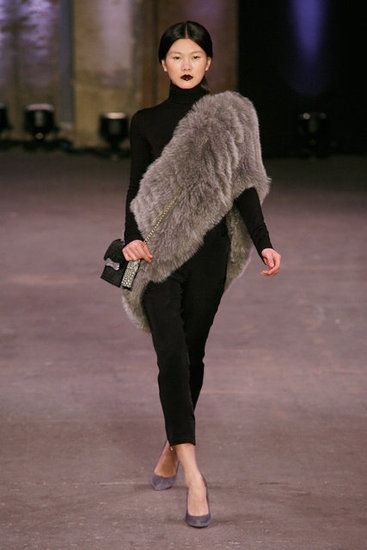 Christian Siriano love this shawl Fur Shawl Outfit, Black Tie Wedding Guest Dress, Shawl Outfit, Fur Outfit, Fall Runway, Tweed Pants, Evening Shawls, Fur Wrap, Catwalk Fashion