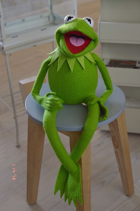 ecl's Kermit the Frog Puppet Replica (using my newest patterns) | Page 6 | RPF Costume and Prop Maker Community Kermit The Frog Puppet, Frog Puppet, Custom Puppets, Kermit Funny, Frog Wallpaper, Puppet Patterns, Prop Maker, The Muppet Show, Frog Prince