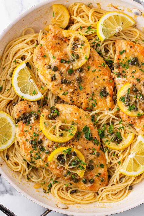 Chicken Piccata Pasta! This lemony chicken piccata pasta is the perfect weeknight chicken pasta dinner. It's packed with flavor and the pasta is tossed with lemon caper sauce. Chicken Piccata With Pasta, Caper Sauce For Chicken, Chicken And Capers, Pasta Capers, Lemon Piccata Chicken, Healthy Chicken Piccata Recipe, Lemon Pasta With Capers, Make Ahead Chicken Piccata For A Crowd, Pasta With Lemon And Capers