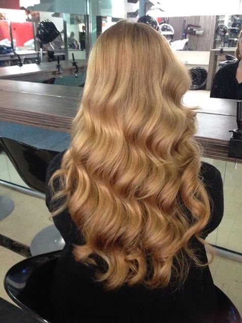 Soft waves by Penny Voudouri Soft Waves Hair, Spring Hair Color, Honey Blonde Hair, Blonde Hair Inspiration, Blonde Hair Looks, Soft Waves, Brown Blonde Hair, Spring Hairstyles, Long Wavy Hair