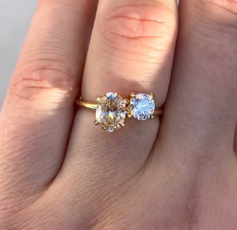 Toi Et Moi Oval And Round, Dainty Toi Et Moi Ring, Toi Et Moi Ring Bezel, Toi Et Moi Oval And Emerald, Toi Et Moi Ring Rose Gold, Stacked Wedding Bands, Moissanite Engagement Ring Oval, Yellow Gold Wedding Ring, Chevron Ring