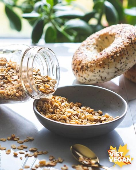 Vegan Everything Bagel Granola - The Viet Vegan Savory Granola, Savoury Breakfast, Cinnamon Scones, Yummy Healthy Snacks, Puffed Rice, Vegan Yogurt, Savory Soups, Chia Seed Pudding, Breakfast Snacks