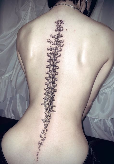 Tattoo Of Spine Bones, Anatomy Spine Tattoo, Spine Tattoos Of Bones, Skeleton Arm Back Tattoo, Spine Tattoos For Women Edgy, Spine Tattoos Of Spine, Metal Spine Tattoo, Gothic Spinal Tattoo, Tattoo Of Spine On Spine