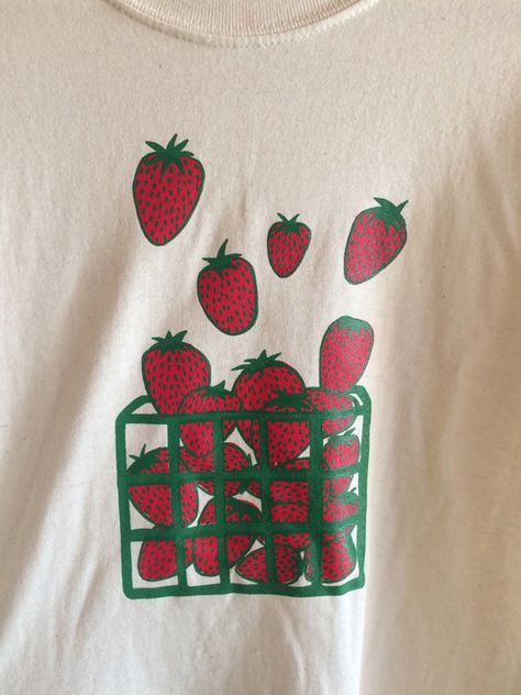 Strawberry Shirt Food Shirt Screen Print Shirt by andMorgan Strawberry Screen Print, Strawberry Accessories Aesthetic, Screen Print Tee, Print T-shirts, Strawberry T-shirt, Etsy T Shirts, Screen Printing Designs Shirts, Funky Graphic Tees, Cute Summer T Shirts