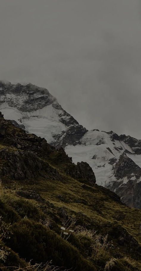 Dark Ambient Wallpaper, Peaceful Landscapes, Leaves Wallpaper Iphone, Capricorn Aesthetic, Dark Mountains, Mountains Aesthetic, Nice Photos, Dark Paradise, Black Wall