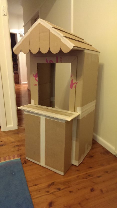 Pretend Play Food Stand made out of cardboard boxes! Repinned by Therapy Shoppe #therapyshoppe #cardboard #box #fun #pretendplay Cardboard Houses For Kids, Cardboard Crafts Kids, Cardboard Playhouse, Carton Diy, Hadiah Diy, Front Shop, Cardboard Box Crafts, Cardboard Toys, Carnival Themed Party