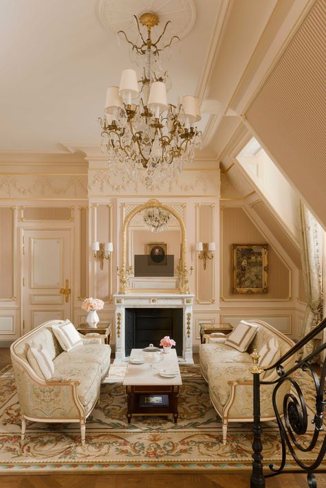 Another view of the César Ritz suite shows its pink palate. - ELLEDecor.com 18th Century Bedroom, The Ritz Paris, Ritz Hotel, European Living Room, Ritz Paris, Southern Homes, Design Del Prodotto, French Interior, Cv Template