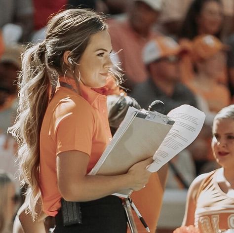 Female Coach Aesthetic, Sports Photographer Outfit, Sideline Reporter Aesthetic, Sports Manager Aesthetic, Coaching Aesthetic Sports, Sports Analyst Aesthetic, Sports Job Aesthetic, Sport Psychology Aesthetic, Women In Sports Marketing